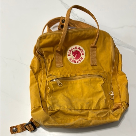 Fjällräven Kånken Yellow Backpack - Picture 4 of 4